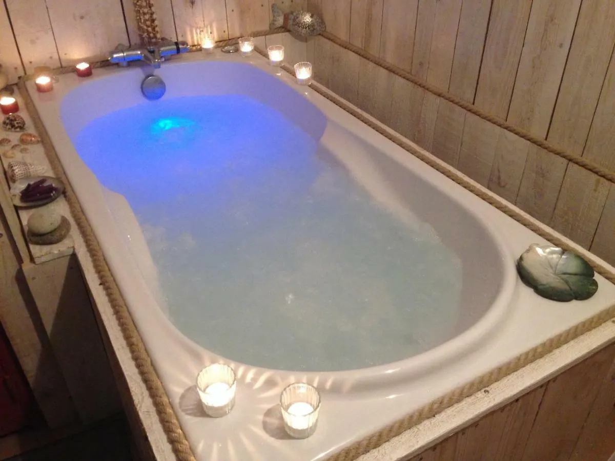 La Calade Chambres D'Hotes & Espace Bien-Etre Chirols 0*,  France